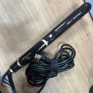 Black and gold flat iron